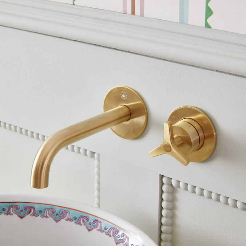 Jasper_wall_mounted_tap_brushed_gold