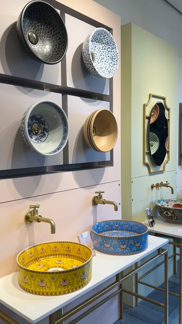 Looking for bathroom inspiration? 👀 Our showroom at the Design Centre, Chelsea Harbour is home to...