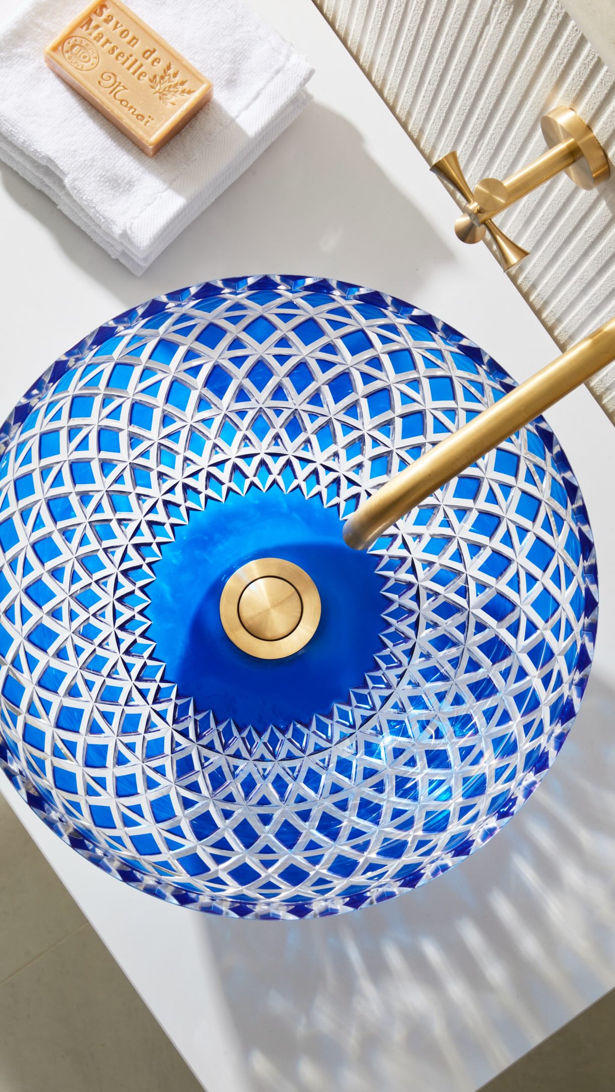 Light, Colour & Craftsmanship 🤍💙💚 Our Lucia crystal basins celebrate the beauty of Bohemian...