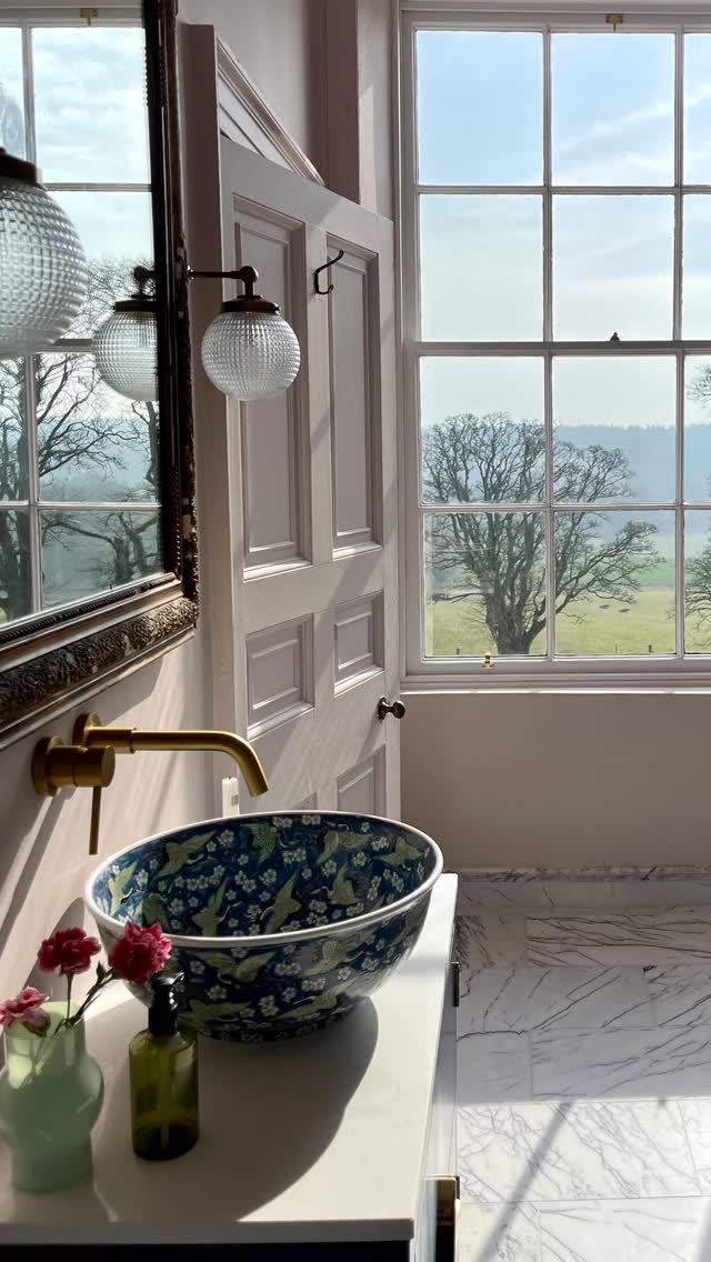 Wishing you all a very Happy New Year ✨ Thank you for your continued support throughout the year —...