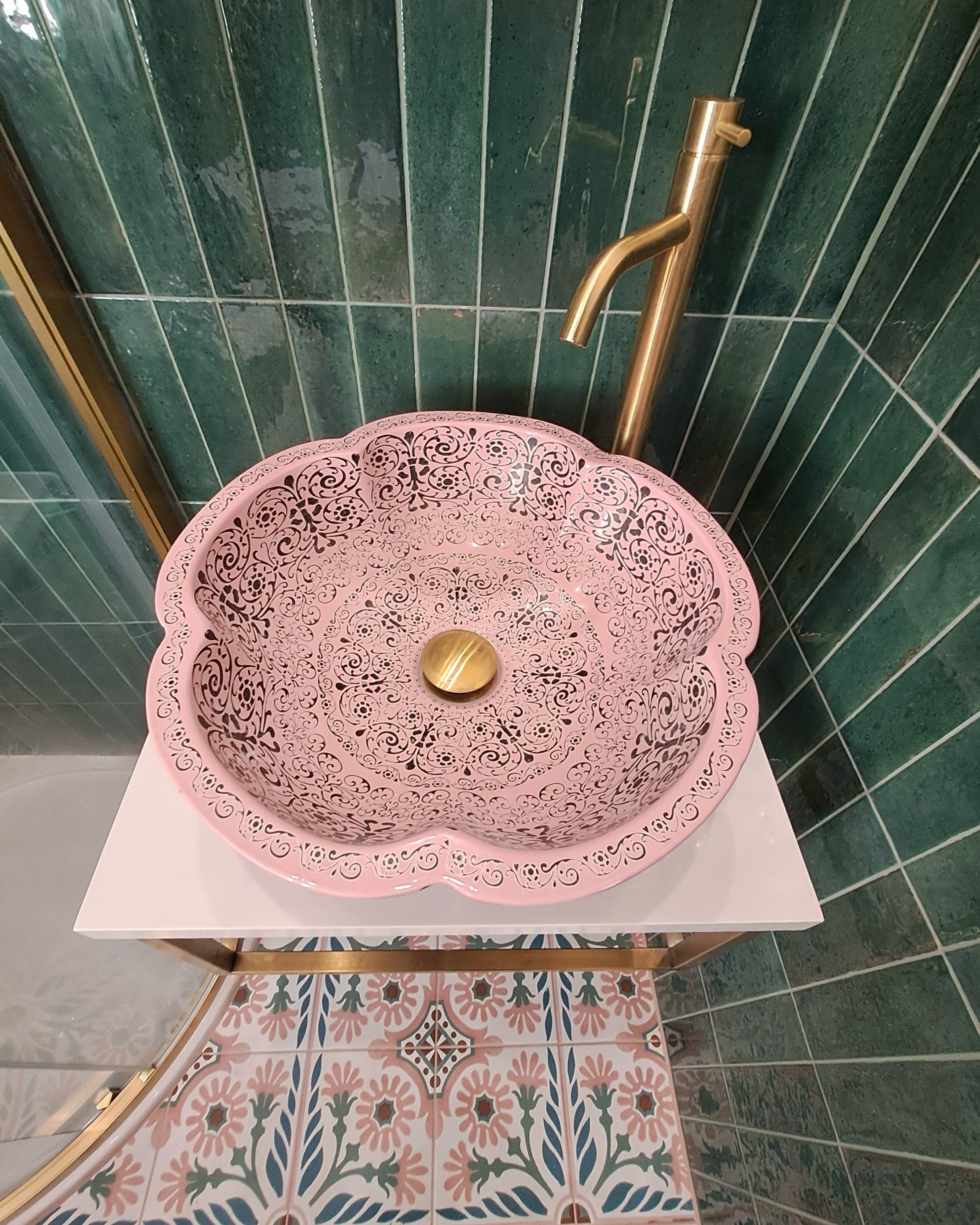 Swipe for the full bathroom reveal ✨➡️ The Amara basin brings a playful sense of pattern and...